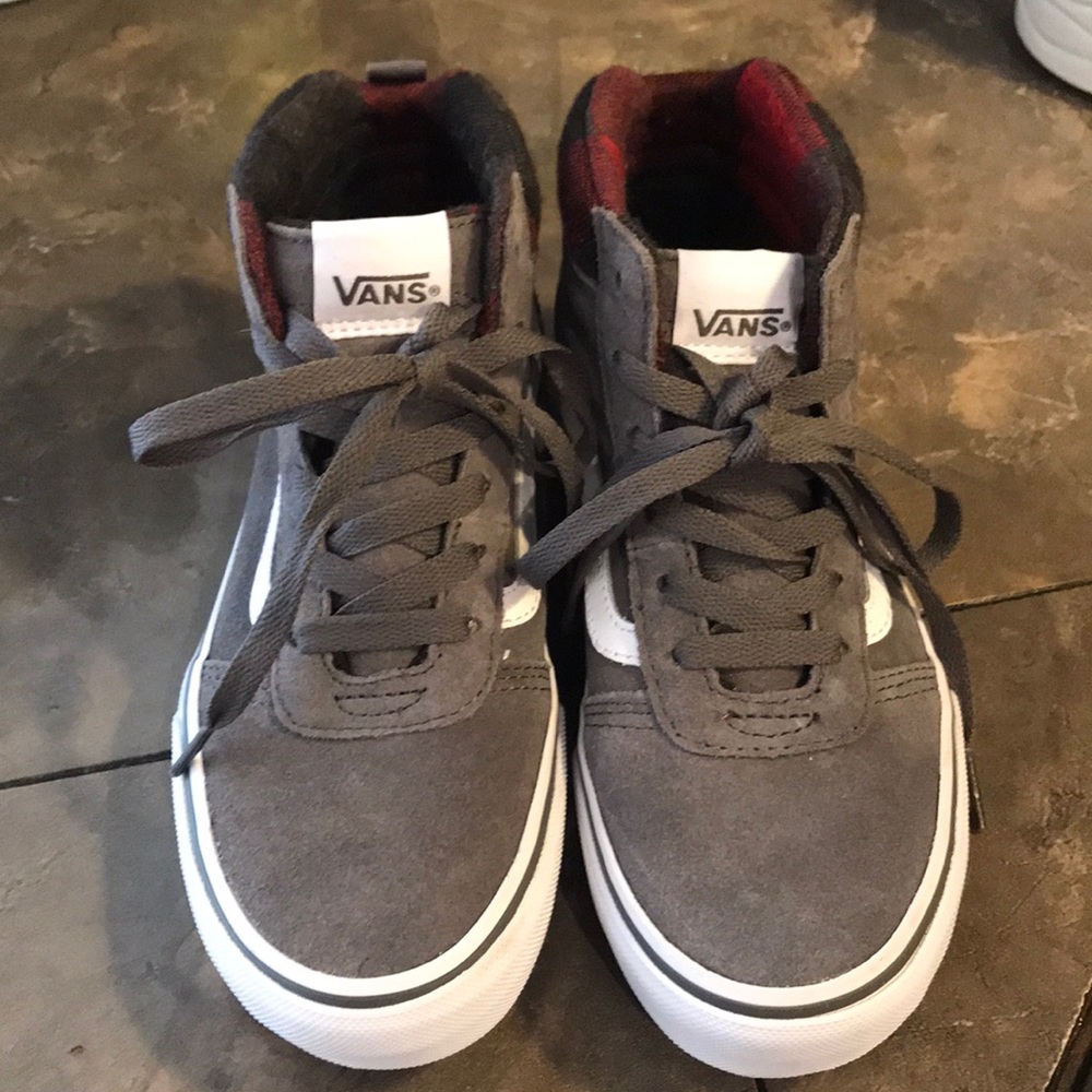 Boys size 3 Gray Hightops